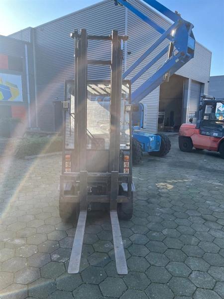 Grote foto still r60 22 heftruck agrarisch heftrucks