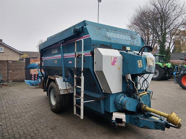 Grote foto frasto falco 17 voermengwagen met laadfrees agrarisch uithalers en verdelers