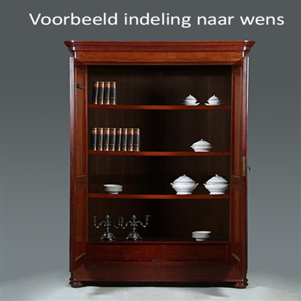 Grote foto reusachtige grote tweedeurskast te gebruiken als garderobekast of als servies of opbergkast no.3420 antiek en kunst stoelen en banken