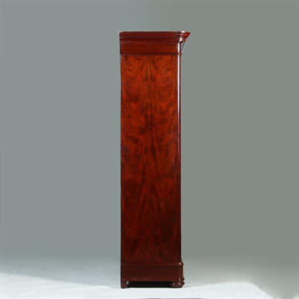 Grote foto reusachtige grote tweedeurskast te gebruiken als garderobekast of als servies of opbergkast no.3420 antiek en kunst stoelen en banken