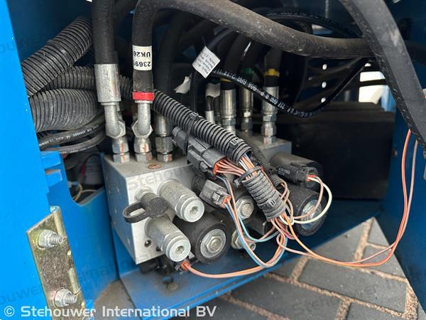 Grote foto genie gs4047 hoogwerker gs 4047 schaarhoogwerker doe het zelf en verbouw hoogwerkers