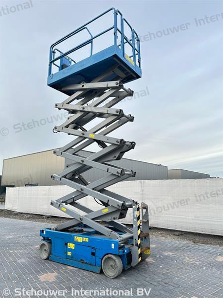 Grote foto genie gs4047 hoogwerker gs 4047 schaarhoogwerker doe het zelf en verbouw hoogwerkers