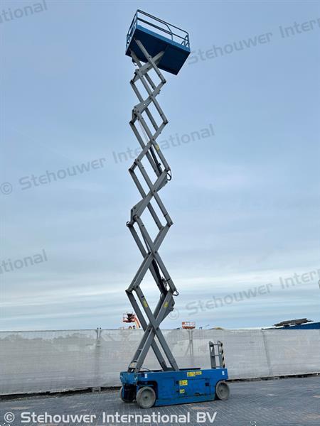 Grote foto genie gs4047 hoogwerker gs 4047 schaarhoogwerker doe het zelf en verbouw hoogwerkers