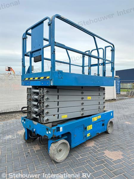 Grote foto genie gs4047 hoogwerker gs 4047 schaarhoogwerker doe het zelf en verbouw hoogwerkers