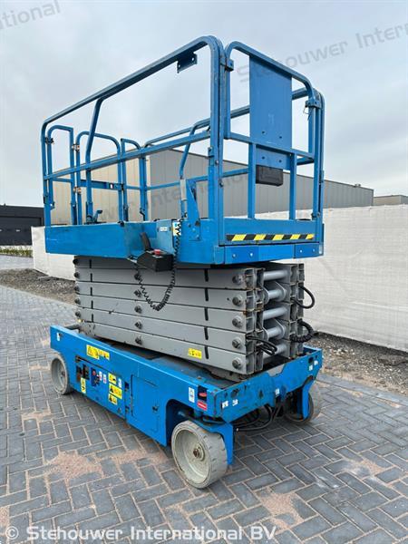 Grote foto genie gs4047 hoogwerker gs 4047 schaarhoogwerker doe het zelf en verbouw hoogwerkers