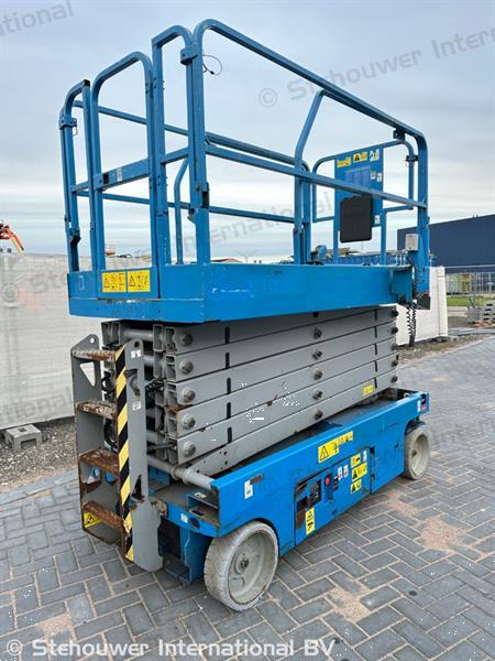 Grote foto genie gs4047 hoogwerker gs 4047 schaarhoogwerker doe het zelf en verbouw hoogwerkers