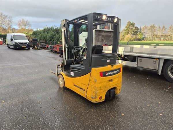 Grote foto jungheinrich efg220 2 ton 3 wieler elektrisch mast 3f480 4792 uur. agrarisch heftrucks