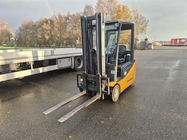 Grote foto jungheinrich efg220 2 ton 3 wieler elektrisch mast 3f480 4792 uur. agrarisch heftrucks
