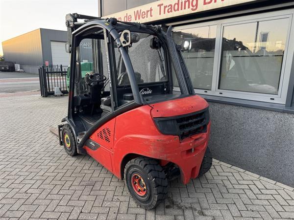 Grote foto linde h25d 02 triplo 550 freelift sideshift 4e functie vw diesel 2014 agrarisch heftrucks