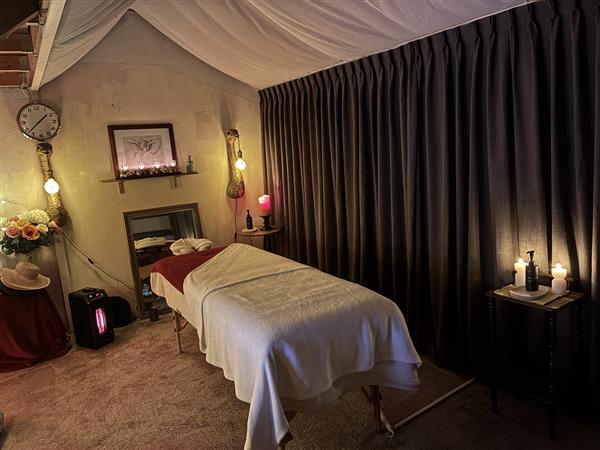 Grote foto totale ontspanningsmassage diensten en vakmensen masseurs en massagesalons