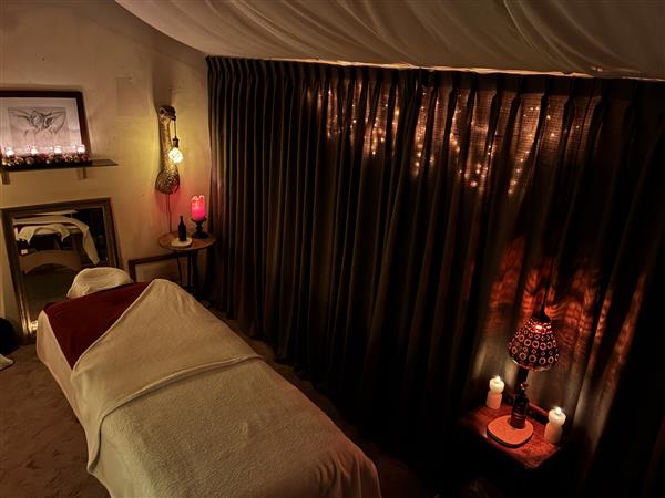 Grote foto totale ontspanningsmassage diensten en vakmensen masseurs en massagesalons