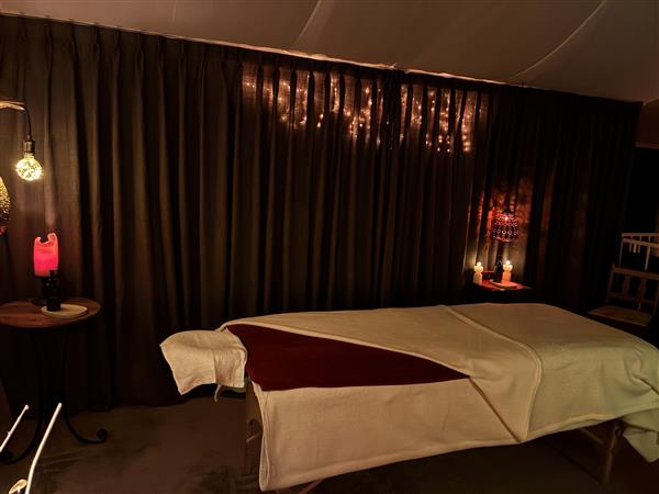 Grote foto totale ontspanningsmassage diensten en vakmensen masseurs en massagesalons