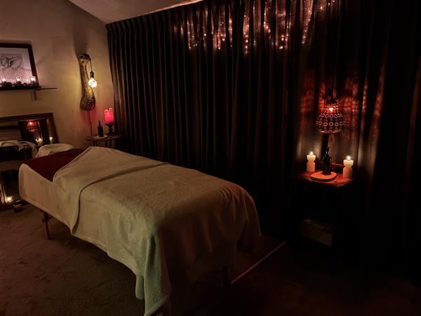 Grote foto totale ontspanningsmassage diensten en vakmensen masseurs en massagesalons