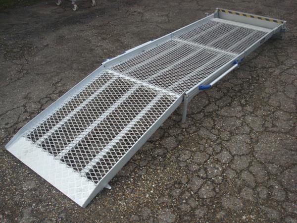 Grote foto aluminium oprijplaat scootmobiel rolstoel rampe auto diversen gereedschap