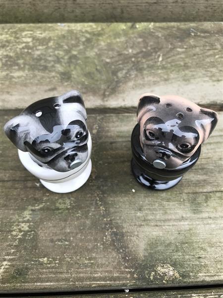 Grote foto zout en peper potjes 2 kussende honden in kopjes erg leuk huis en inrichting woningdecoratie