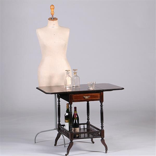 Grote foto drankentafel met 2 hangoren en lade rijk en prachtig ingelegd no.342040 antiek en kunst stoelen en banken