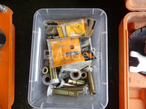 Grote foto 2 kernboormachines en diverse accessoires spit doe het zelf en verbouw ijzerwaren en bevestigingsmiddelen