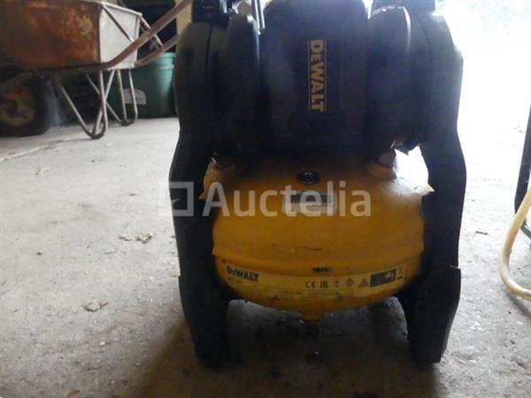 Grote foto dewalt draagbare batterijcompressor dcc1054 snoerloos doe het zelf en verbouw compressors