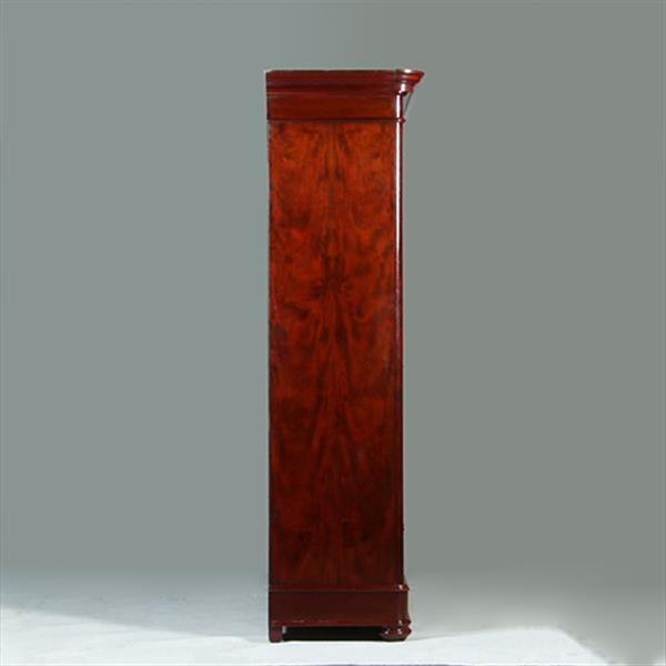 Grote foto reusachtige grote tweedeurskast te gebruiken als garderobekast of als servies of opbergkast no.3420 antiek en kunst stoelen en banken