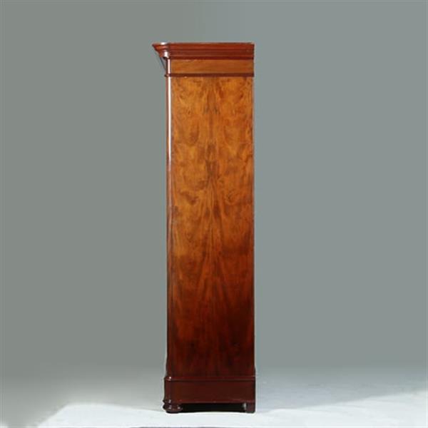 Grote foto reusachtige grote tweedeurskast te gebruiken als garderobekast of als servies of opbergkast no.3420 antiek en kunst stoelen en banken