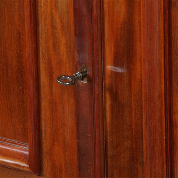 Grote foto reusachtige grote tweedeurskast te gebruiken als garderobekast of als servies of opbergkast no.3420 antiek en kunst stoelen en banken