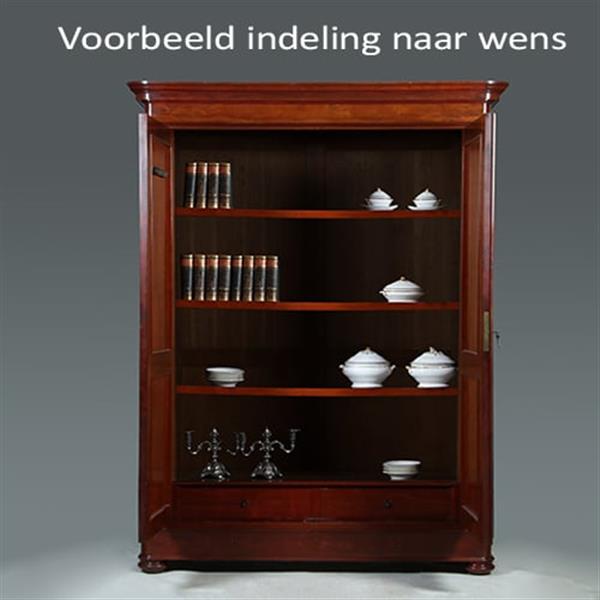 Grote foto reusachtige grote tweedeurskast te gebruiken als garderobekast of als servies of opbergkast no.3420 antiek en kunst stoelen en banken