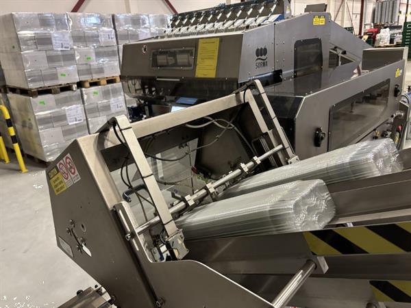 Grote foto sorma w12 126 afweegmachine met elevator punnet ontnester en vuller agrarisch tuinbouw