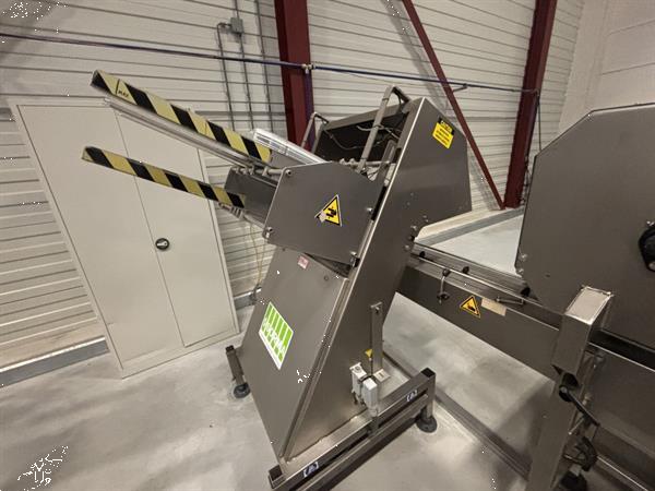 Grote foto sorma w12 126 afweegmachine met elevator punnet ontnester en vuller agrarisch tuinbouw