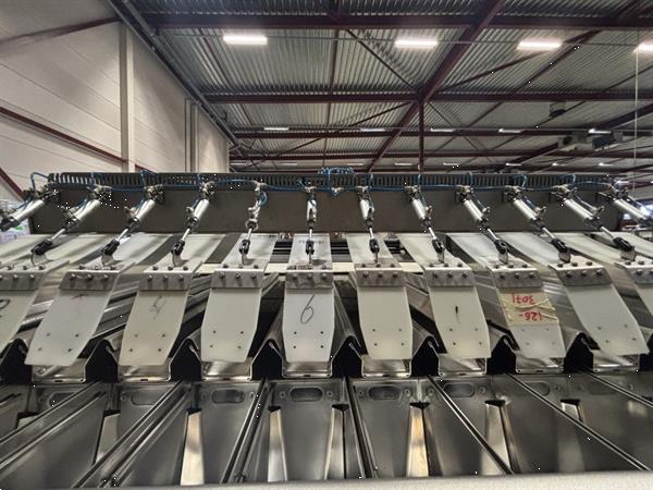 Grote foto sorma w12 126 afweegmachine met elevator punnet ontnester en vuller agrarisch tuinbouw