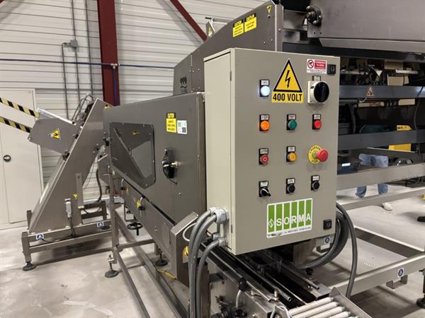 Grote foto sorma w12 126 afweegmachine met elevator punnet ontnester en vuller agrarisch tuinbouw