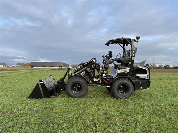 Grote foto giant g2700 x tra hd black edition minishovel nieuw 745 lease agrarisch shovels