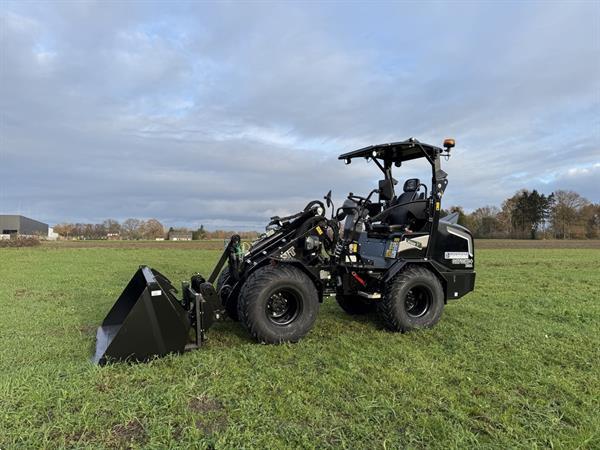 Grote foto giant g2700 x tra hd black edition minishovel nieuw 745 lease agrarisch shovels