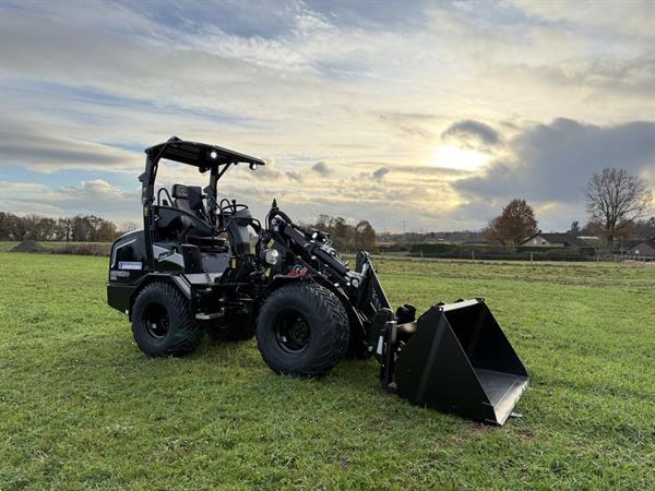 Grote foto giant g2700 x tra hd black edition minishovel nieuw 745 lease agrarisch shovels