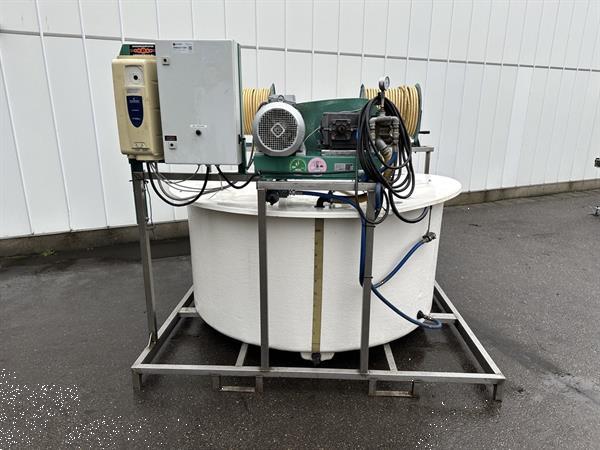 Grote foto empas 34 85 45 spuitreservoir bak 2200 liter met 2 haspels en pomp agrarisch onkruidbestrijding