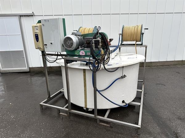 Grote foto empas 34 85 45 spuitreservoir bak 2200 liter met 2 haspels en pomp agrarisch onkruidbestrijding