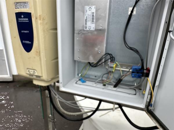 Grote foto empas 34 85 45 spuitreservoir bak 2200 liter met 2 haspels en pomp agrarisch onkruidbestrijding