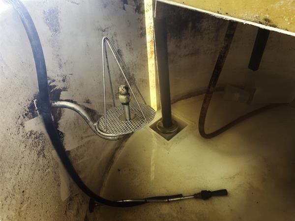 Grote foto empas 34 85 45 spuitreservoir bak 2200 liter met 2 haspels en pomp agrarisch onkruidbestrijding