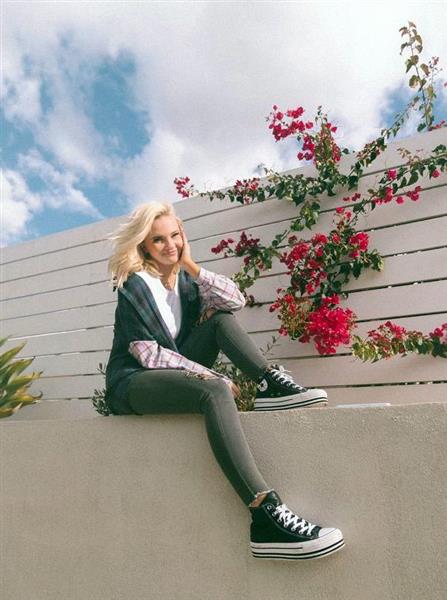 Grote foto blondine zoekt leuke gast contacten en berichten vrouw zoekt man