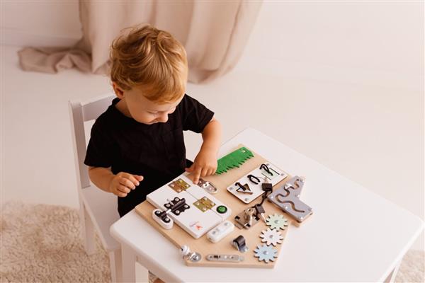 Grote foto sensorisch busy bord huisje activiteitenbord mintgroen blauw kinderen en baby overige