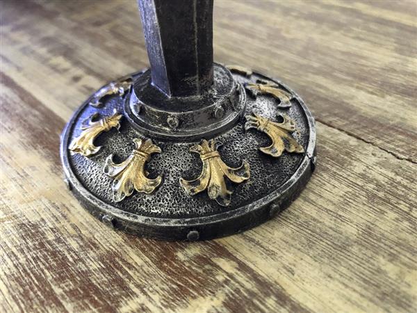 Grote foto fraaie kelk voorzien van insignia zoals franse lely zeer fraai. huis en inrichting woningdecoratie