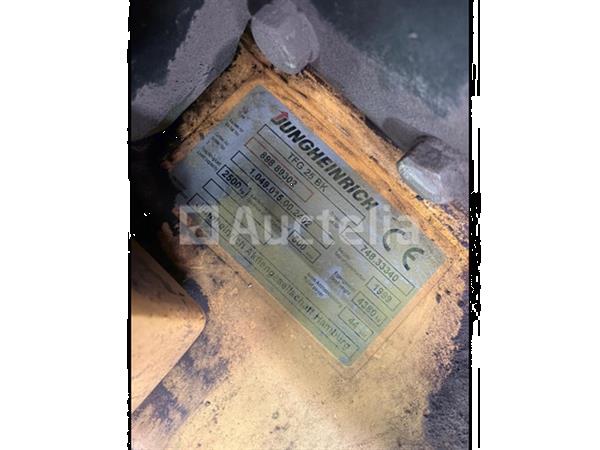 Grote foto jungheirich tfg 25bk gastegengewichtwagen agrarisch heftrucks