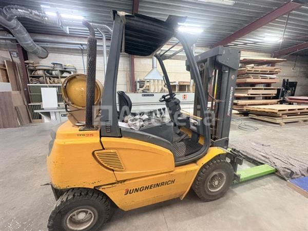 Grote foto jungheirich tfg 25bk gastegengewichtwagen agrarisch heftrucks