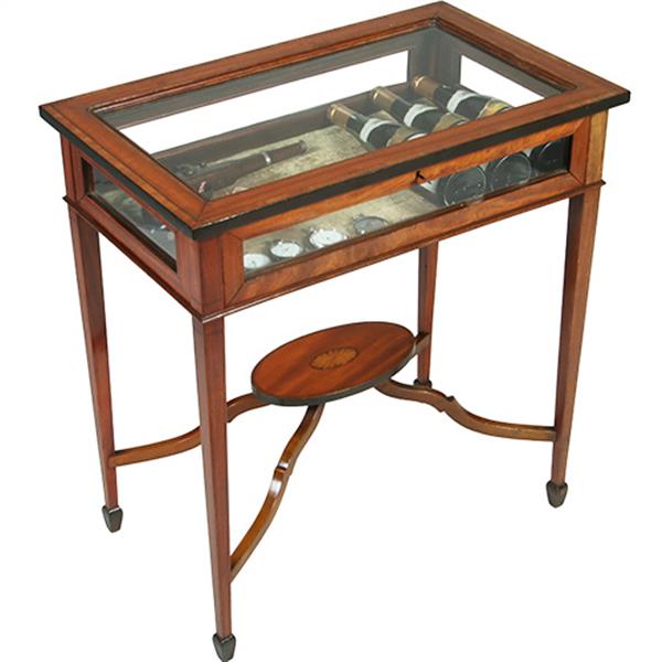 Grote foto strak mahoniehouten vitrinetafeltje of juwelen tafeltje met ingelgd ovaal onderblad no.351960 antiek en kunst stoelen en banken