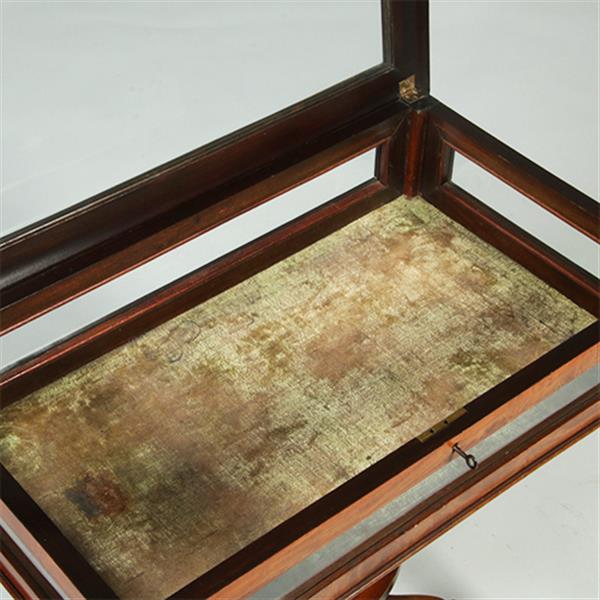 Grote foto strak mahoniehouten vitrinetafeltje of juwelen tafeltje met ingelgd ovaal onderblad no.351960 antiek en kunst stoelen en banken