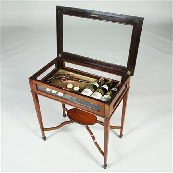 Grote foto strak mahoniehouten vitrinetafeltje of juwelen tafeltje met ingelgd ovaal onderblad no.351960 antiek en kunst stoelen en banken