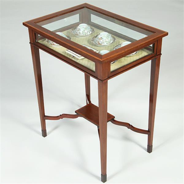 Grote foto vitrinetafeltje met ingelegde hulsthouten biezen langs boven en onderblad no.351955 antiek en kunst stoelen en banken