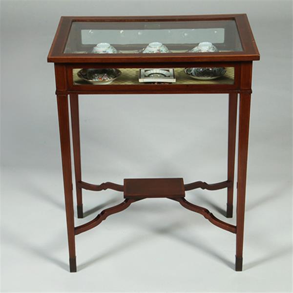 Grote foto vitrinetafeltje met ingelegde hulsthouten biezen langs boven en onderblad no.351955 antiek en kunst stoelen en banken