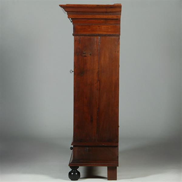 Grote foto kleine pastoorskast in warme kleur eikenhout ca 1700 no.351925 antiek en kunst stoelen en banken