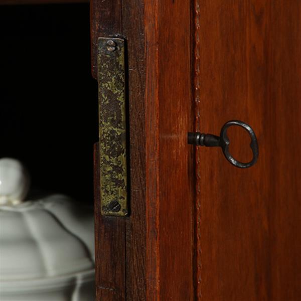 Grote foto kleine pastoorskast in warme kleur eikenhout ca 1700 no.351925 antiek en kunst stoelen en banken