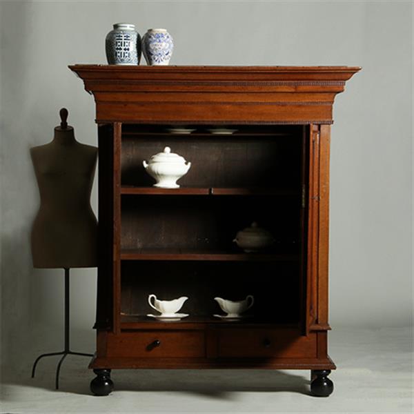 Grote foto kleine pastoorskast in warme kleur eikenhout ca 1700 no.351925 antiek en kunst stoelen en banken